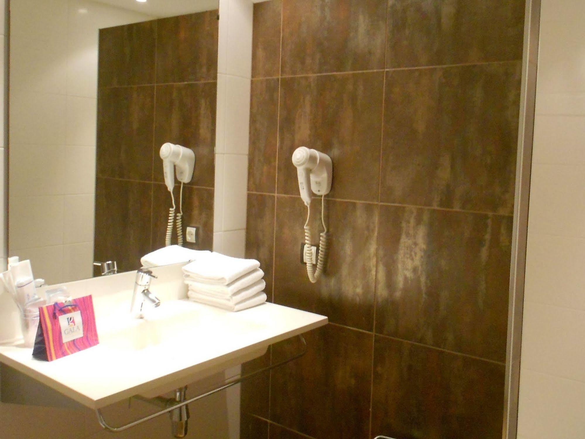 Aparthotel Rialb Эл Серрат Экстерьер фото