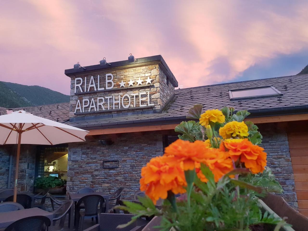 Aparthotel Rialb Эл Серрат Экстерьер фото